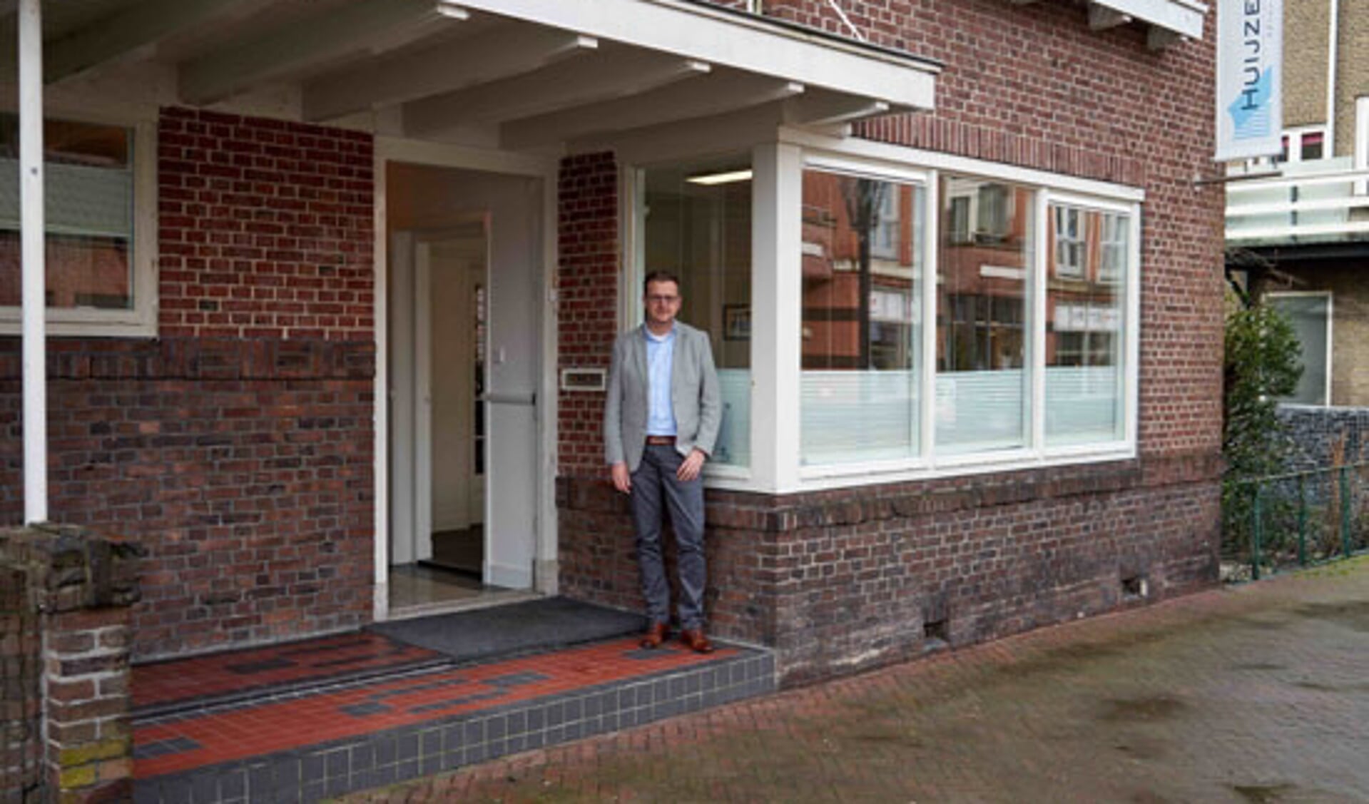 • Mark Huijzer bij zijn advocatenkantoor in Papendrecht. 