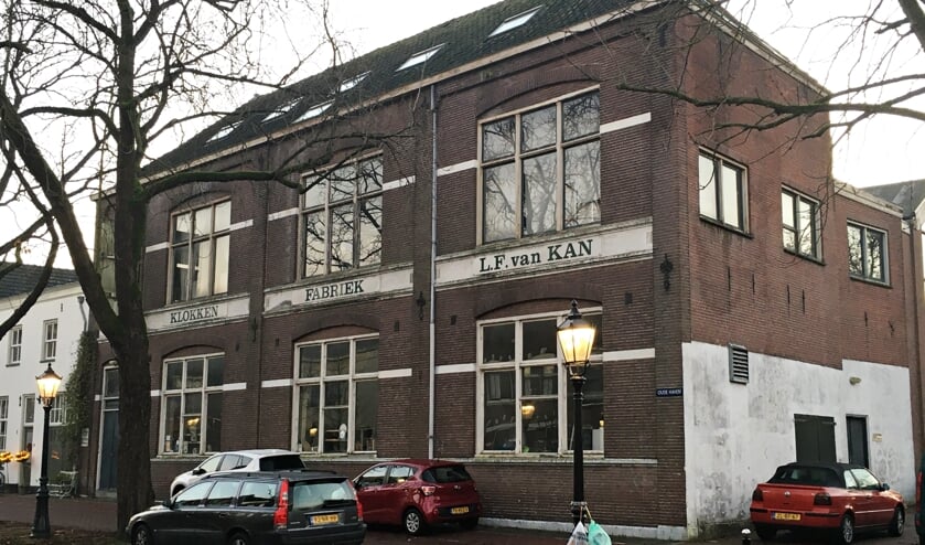 • De voormalige klokkenfabriek aan de Oude Haven.