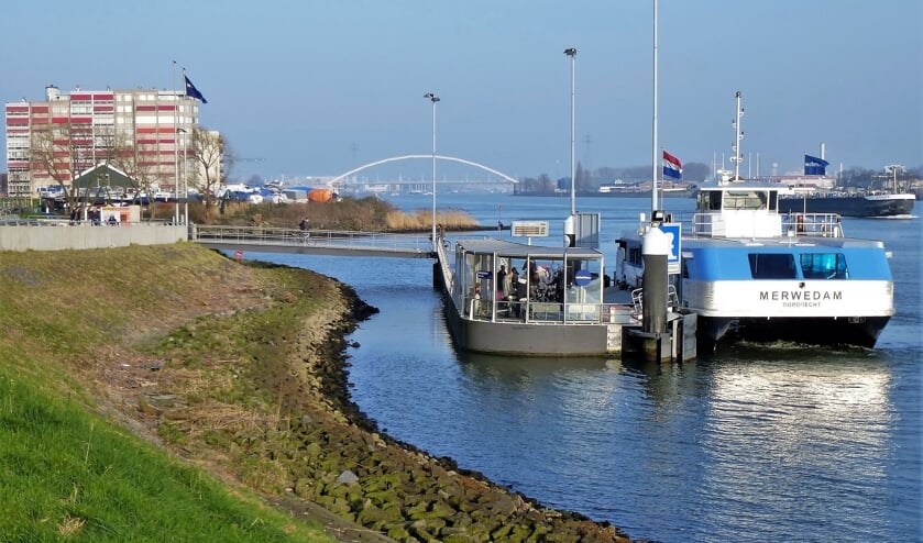 <p>• De Waterbus bij Papendrecht.</p>