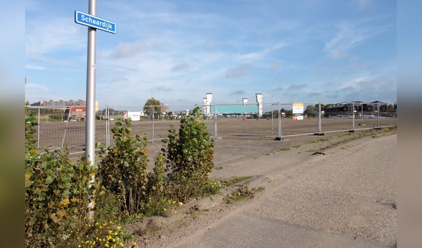 • De Schaardijk die dwars door het voormalige EMK-terrein loopt.