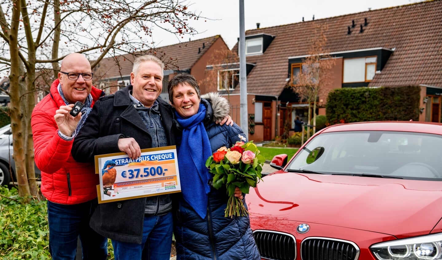 • Hans en Karin uit Alblasserdam winnen 37.500 euro en de auto.