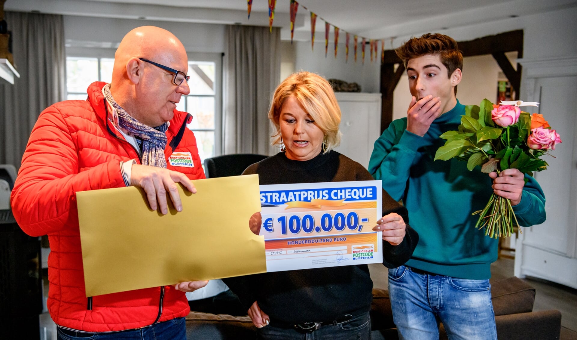 • Eida uit Alblasserdam met cheque van 100.000 euro.