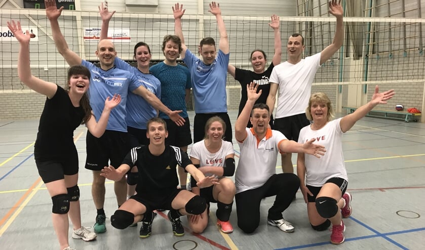 • De winnaars van het dorpstoernooi.
