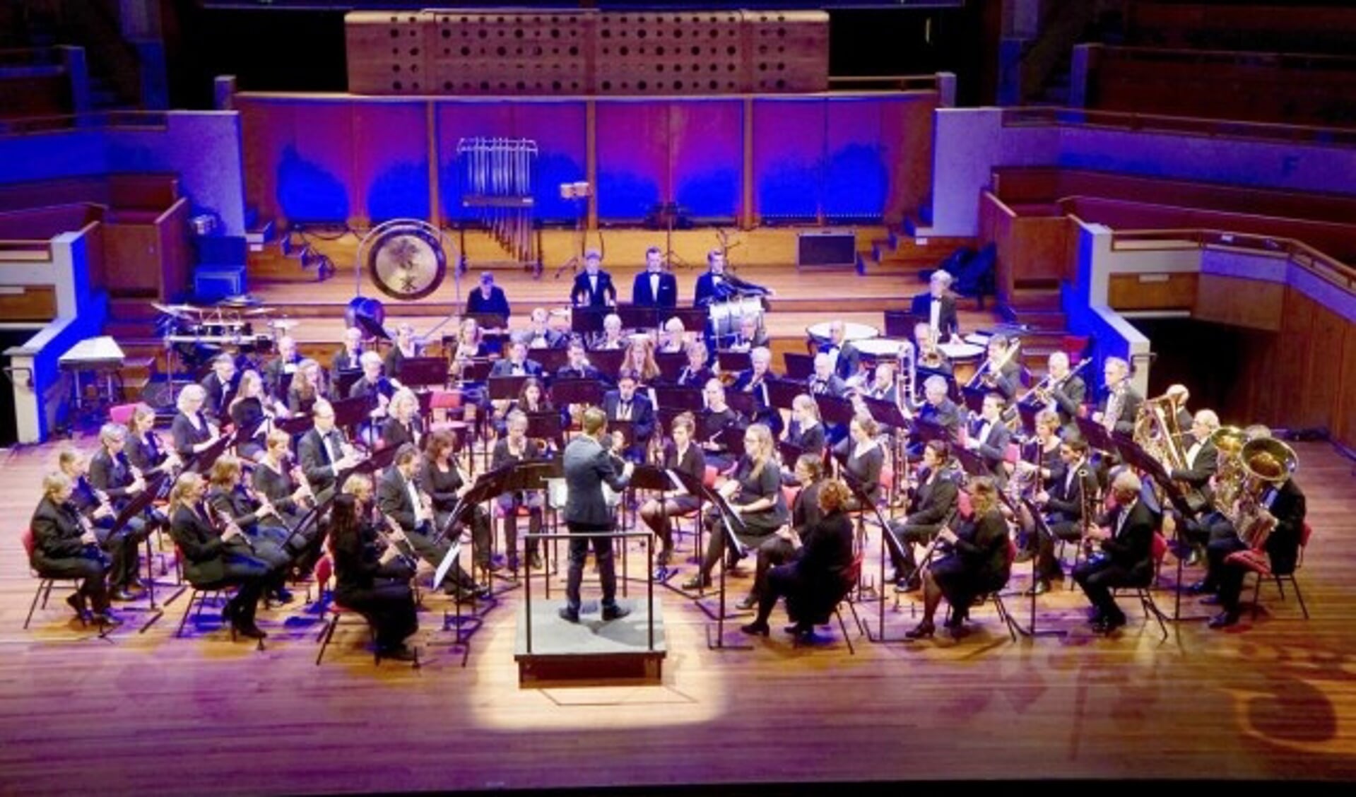 Voor Harmonieorkest Amicitia kwam een droom uit: spelen op het podium van TivoliVredenburg, met hun eigen dirigent - en kersverse papa - Michael Engelbrecht.