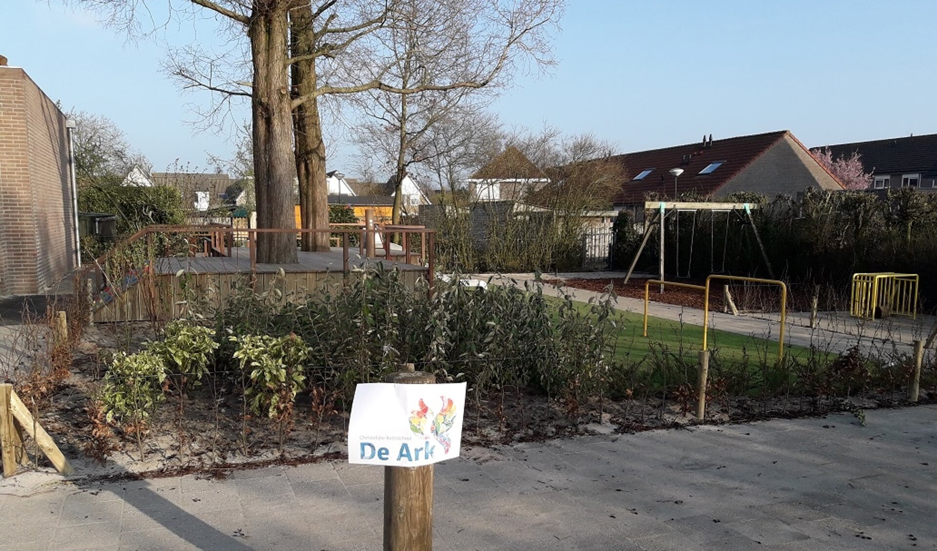 Het vernieuwde schoolplein van De Ark in Meeuwen.