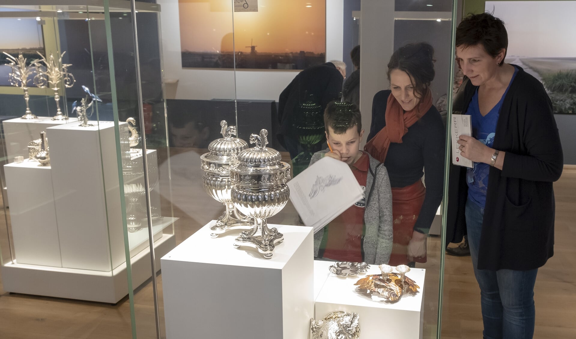 • Het open huis van het Nederlands Zilvermuseum trok vrijdag enkele tientallen bezoekers.