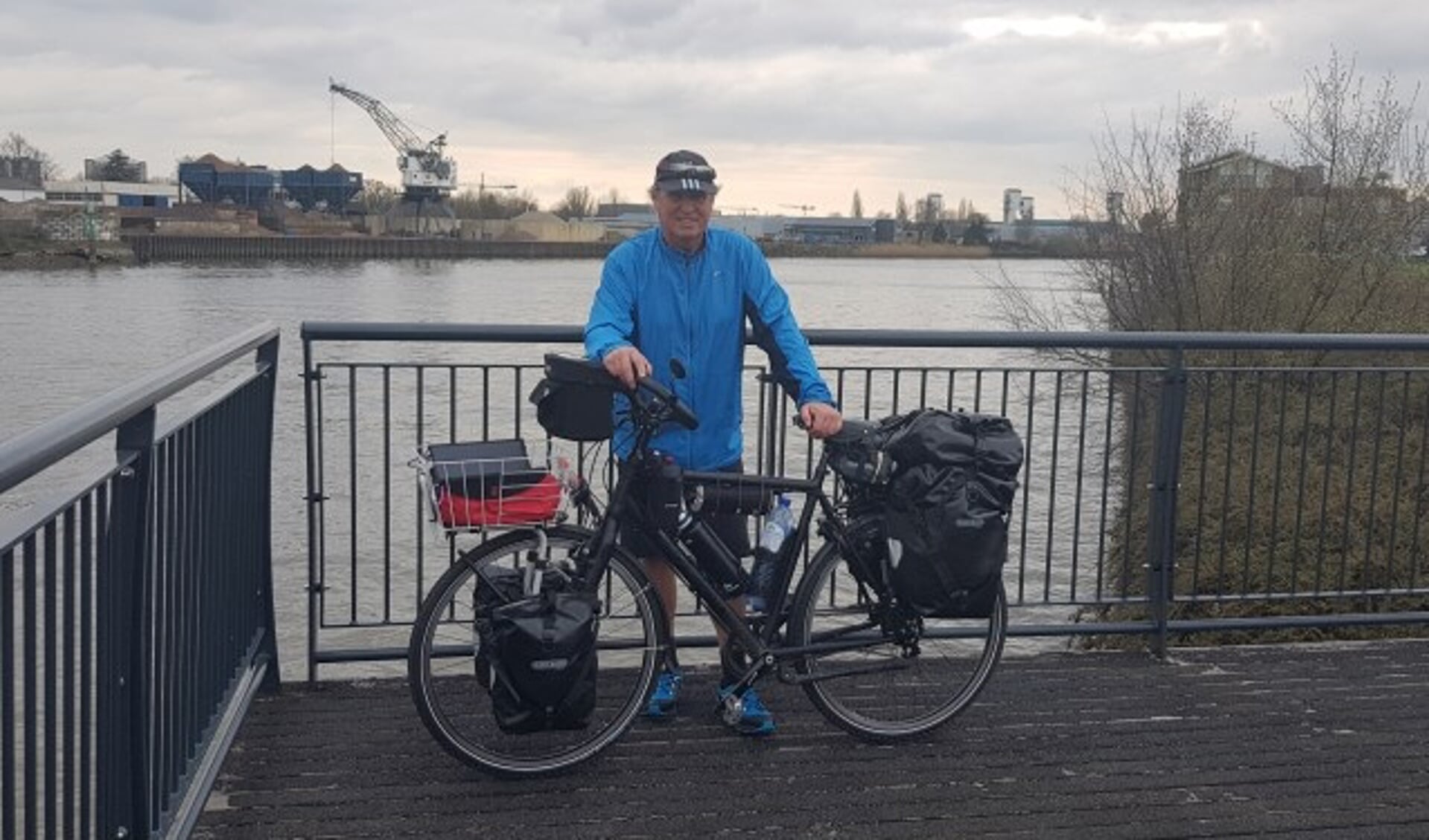 Eric van der Kleij is klaar voor de start van zijn reis op de fiets naar China.