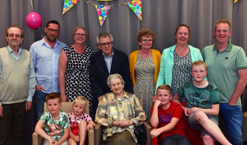 • Honderdjarige Reintje den Butter in het middelpunt van de belangstelling.