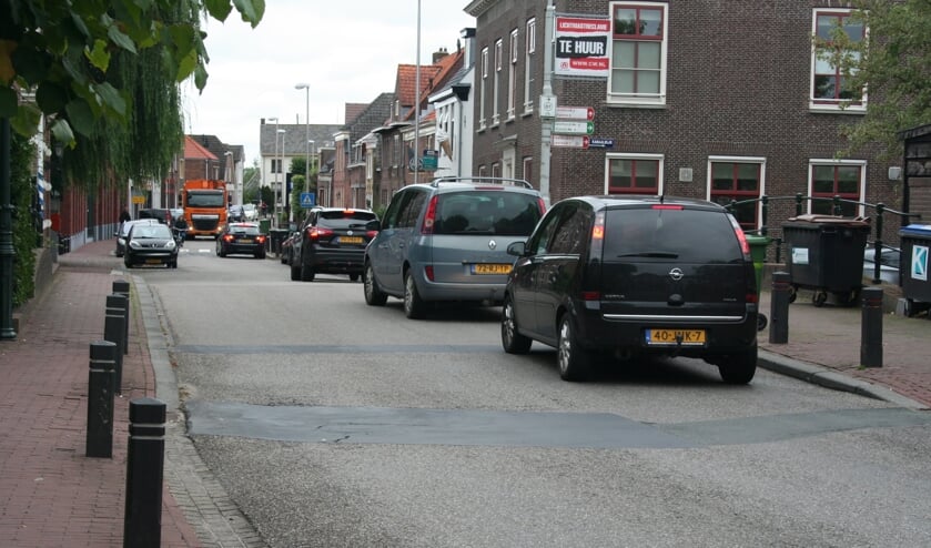 • In Meerkerk loopt het verkeer regelmatig vast.