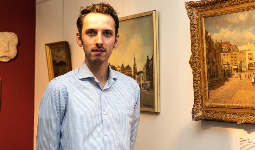 • Conservator Roland Gieles in één van de ruimtes van Museum Stadskasteel.