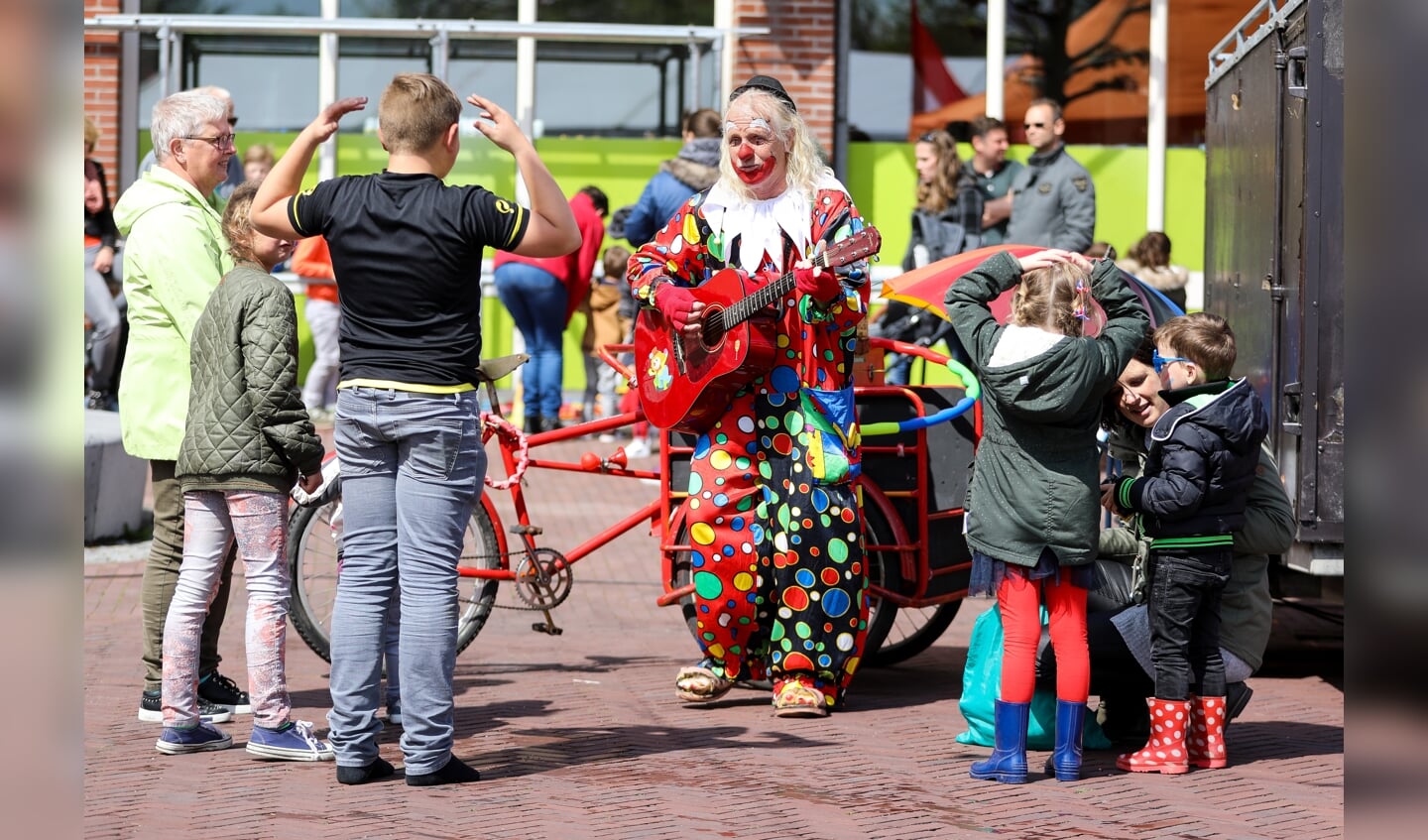 • Clownsoptreden in Meerkerk.