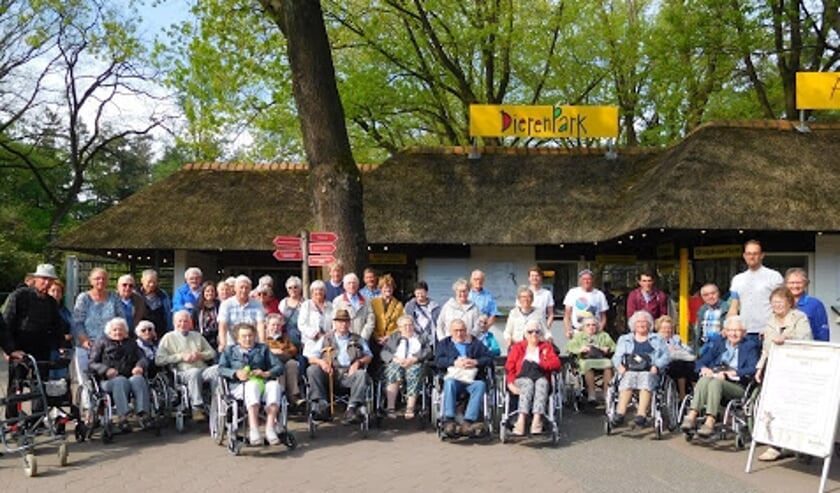 • Groepsfoto in het dierenpark.