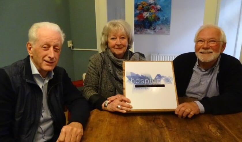 Het bestuur en de St. Vrienden van Hospice Oudewater doen een beroep op de bevolking voor extra donaties. Vlnr. Arie de Greef, Ria Pollemans en Arie Breur.