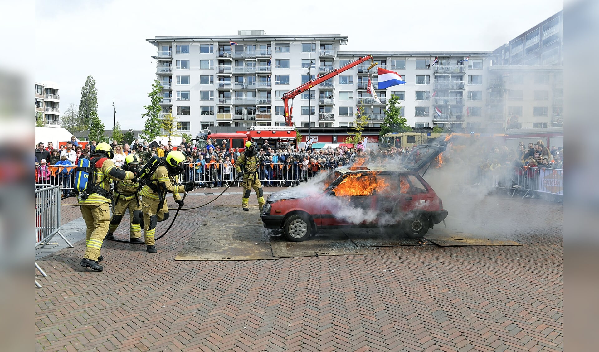 • De brandweer verzorgde een blusdemonstratie.