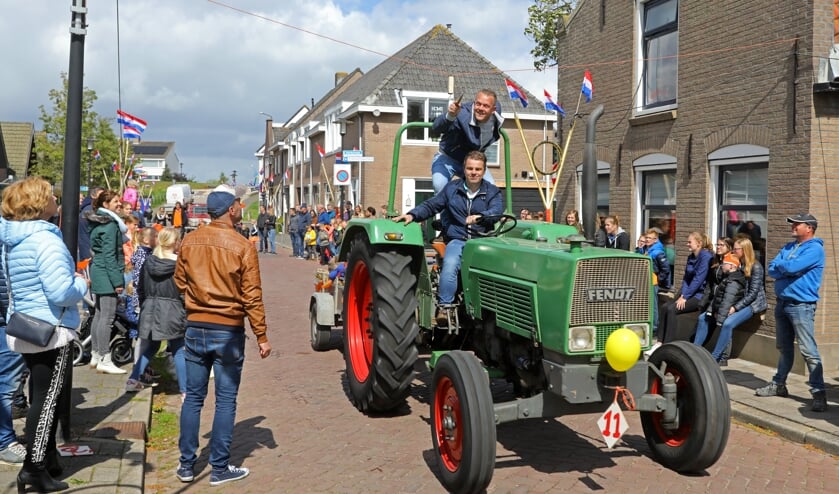 Ringsteken met tractoren (en andere voertuigen) in Streefkerk.