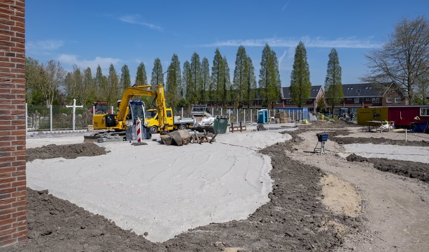 • Het begin is er: de contouren van de nieuwe speeltuin worden zichtbaar.