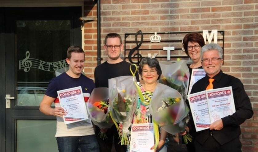 Van links naar rechts: Jeroen, Paul, Jose, Renate en Wessel.