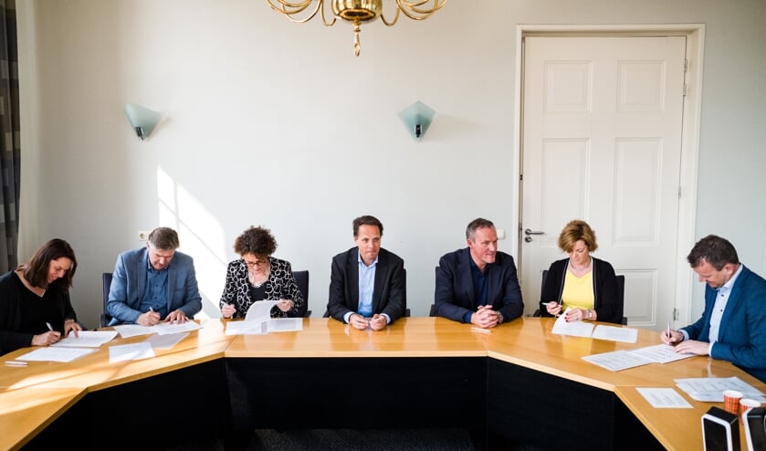 • De ondertekening van de overeenkomst.