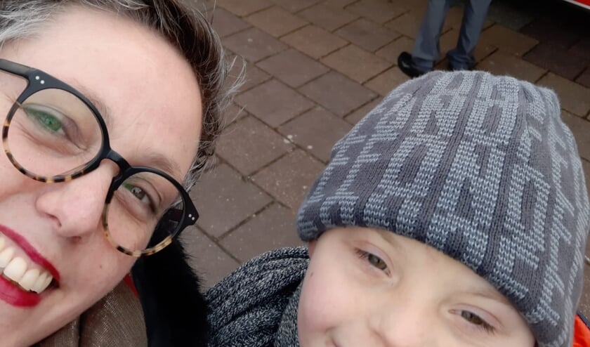 • Karin de Jong met jaar zoon Lars.