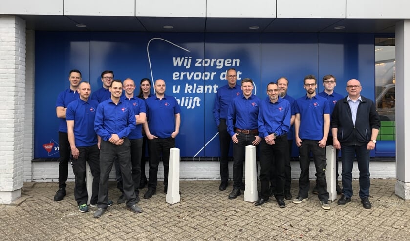 Het team van Electro World Veen in de nieuwe bedrijfskleding.