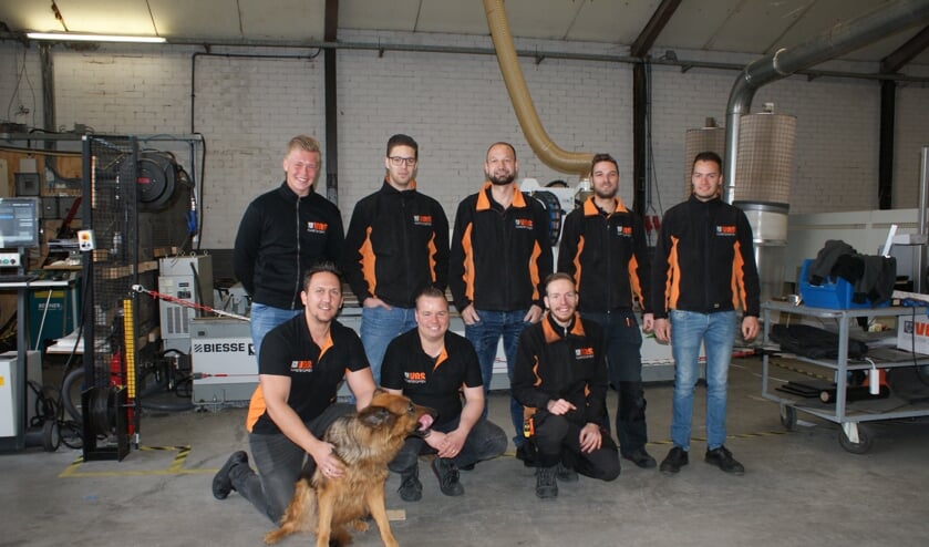 Bij Vos Kunststoffen worden onder andere gerecyclede platen bewerkt.