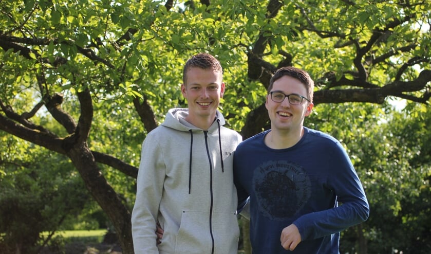 • Robin Havelaar (rechts) met zijn neef Mathijs.
