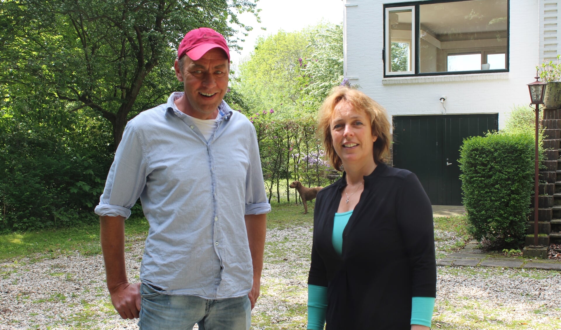 • Leo Jongenotter en Marike van Cappellen bij de voormalige Bolnes-directiewoning.