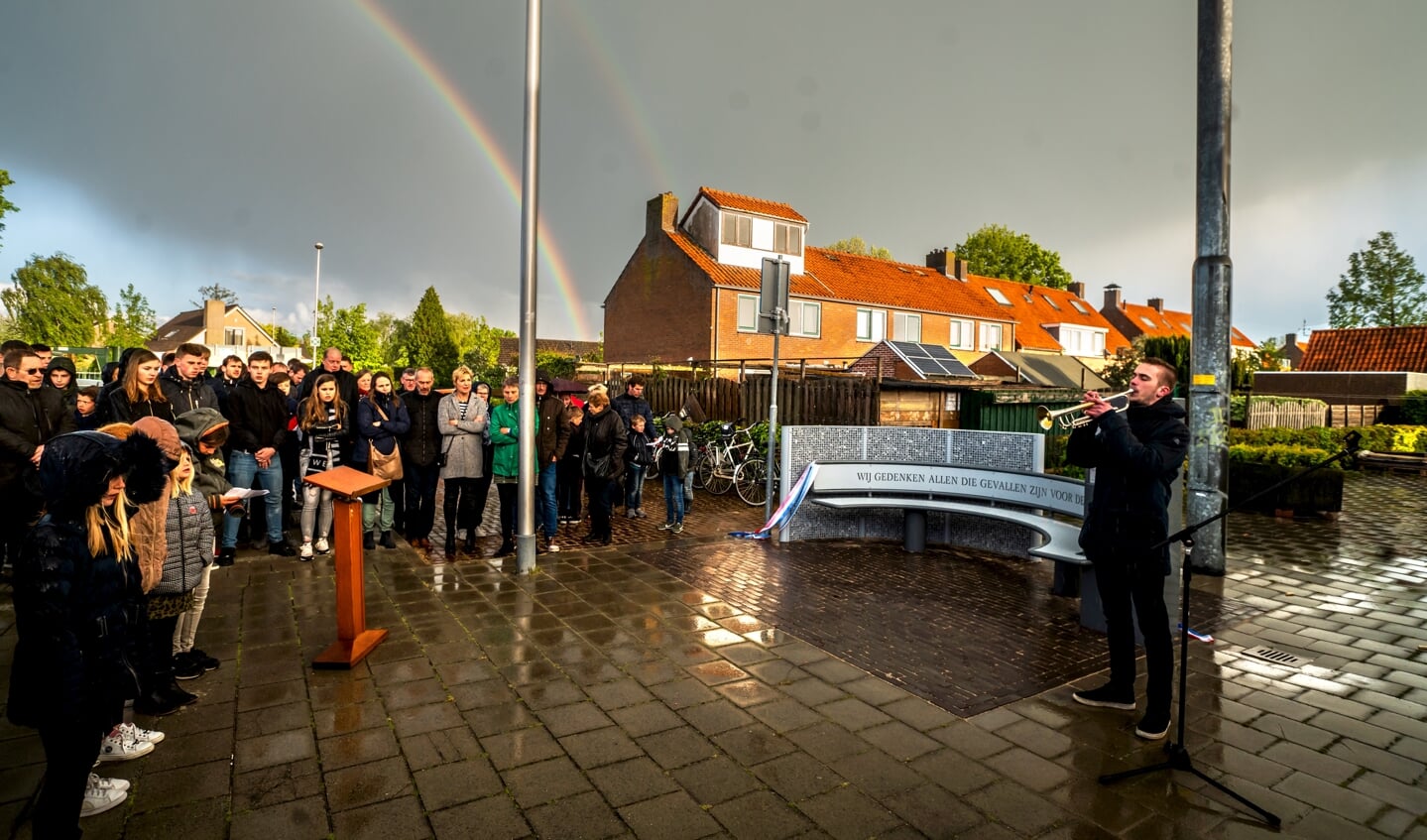 Dodenherdenking met onthulling herdenkingsmonument in Zijderveld