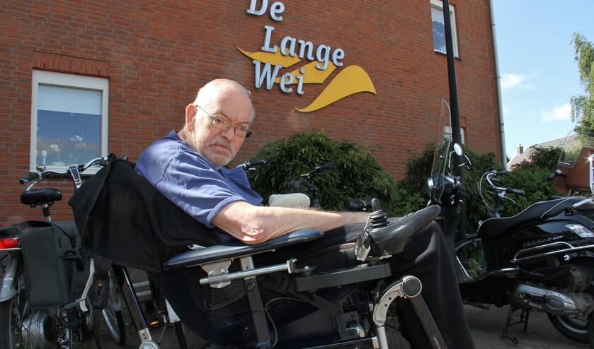 • Piet zoekt een advocaat die hem wil verdedigen.