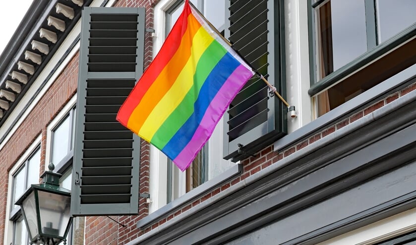• Het hijsen van de regenboogvlag leidt in Molenlanden tot polarisatie, meent de SGP.
