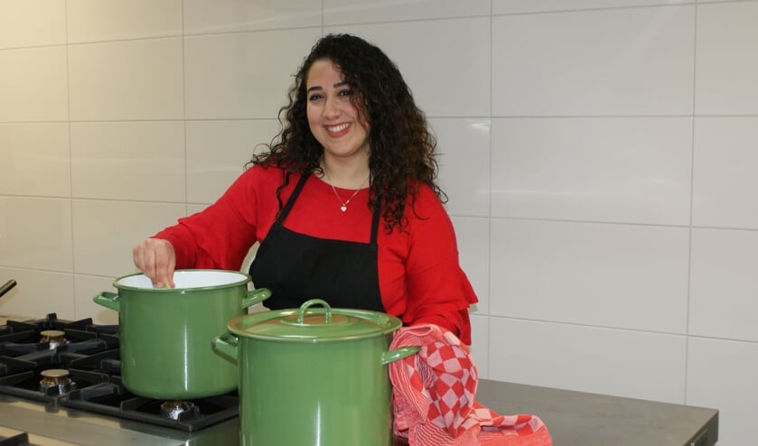 Reem in haar element: in de keuken om de lekkerste Syrische gerechten te bereiden.