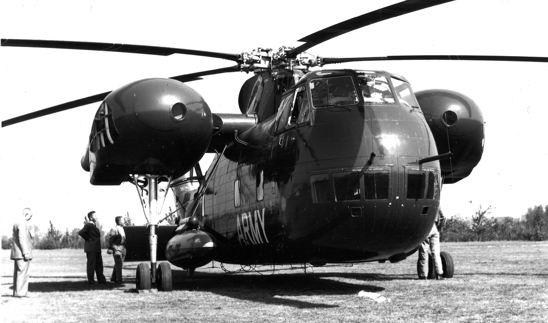 I. Eerste testvlucht van de Mojave-helikopter in Papendrecht.