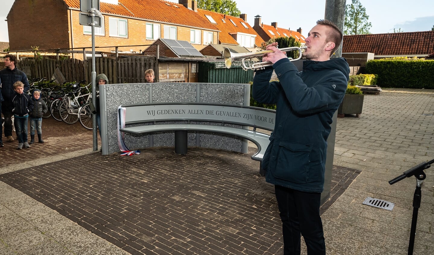 Dodenherdenking met onthulling herdenkingsmonument in Zijderveld