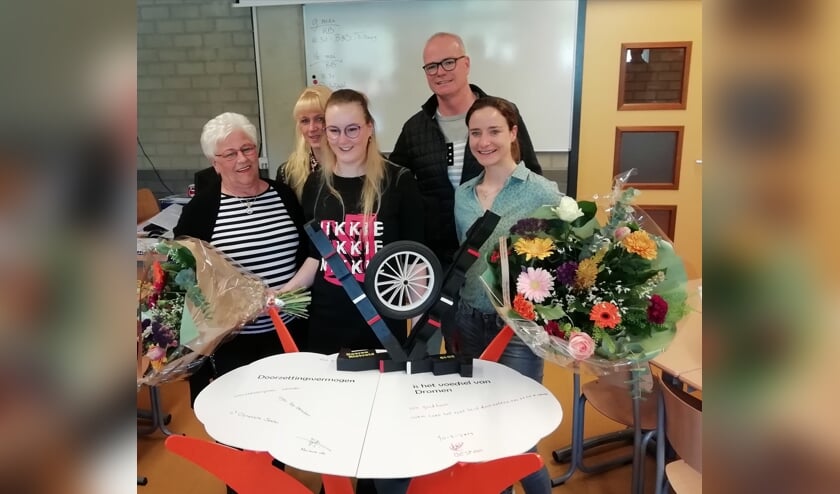 • Desree van Veen naast Marianne Vos. Desree's oma en haar ouders waren er ook bij.