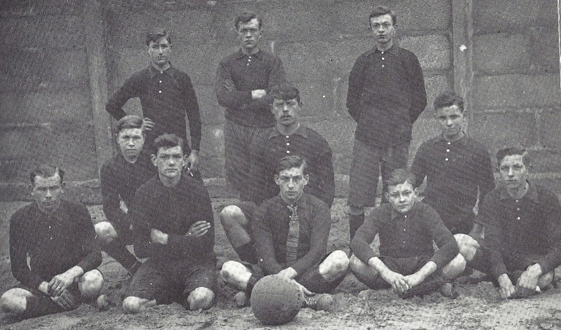 Voetbalelftal van VV Papendrecht uit 1920.