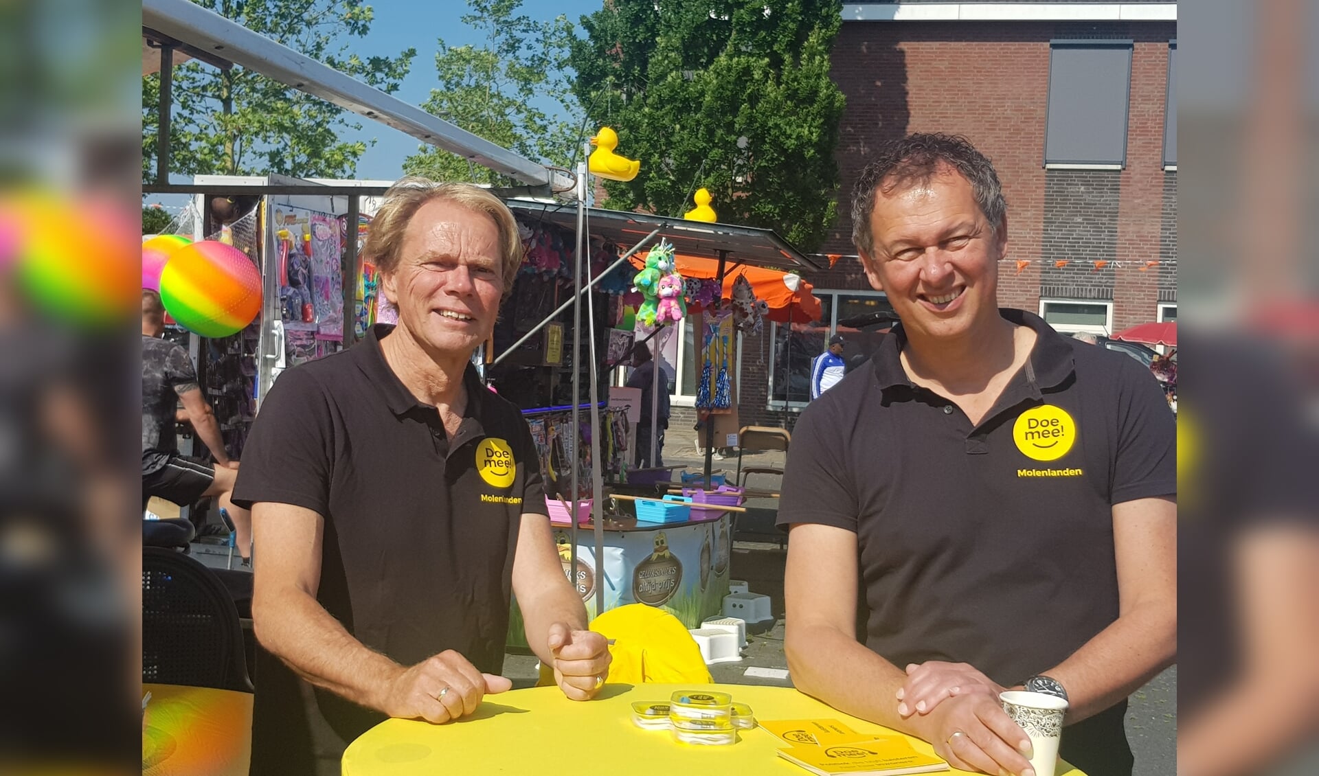 • Ruud van Rijn en Berend Buddingh op de markt in 2019. Zij zijn er zaterdag in Giessenburg.