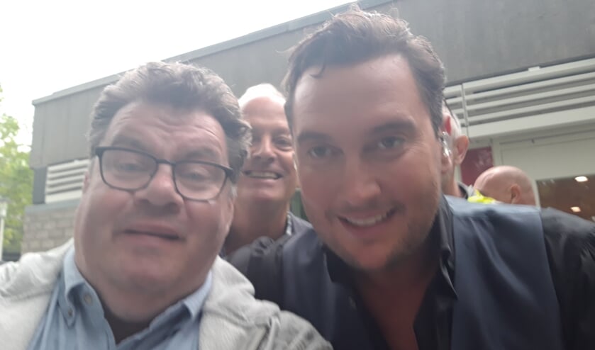 • Richard Veen met Tino Martin.