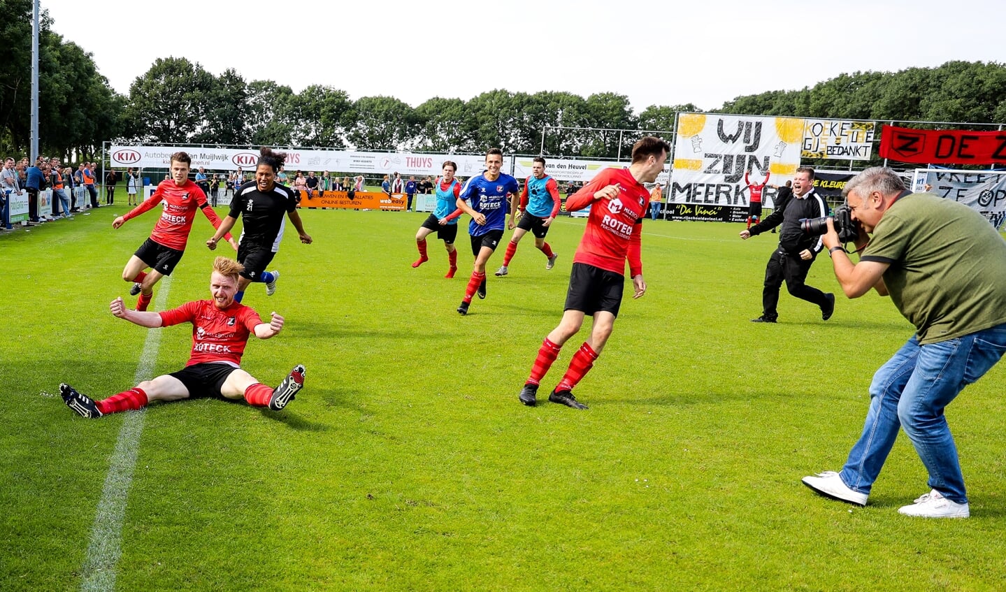 • Nacompetitiefinale De Zwerver-SV Meerkerk (2-2, DZ wint na strafschoppen)