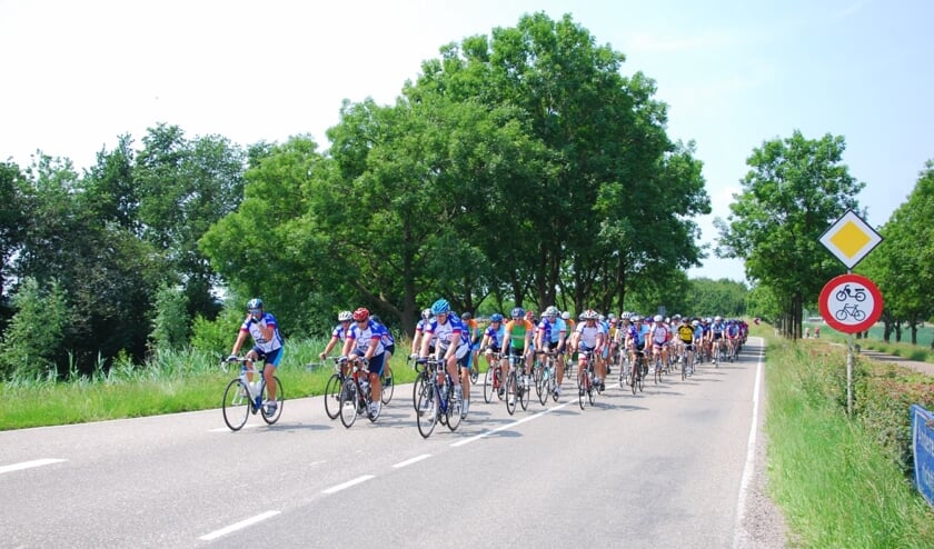 • De deelnemers aan de Erasmus Tour MC rijden op zaterdag 22 juni door de Krimpener- en Lopikerwaard.