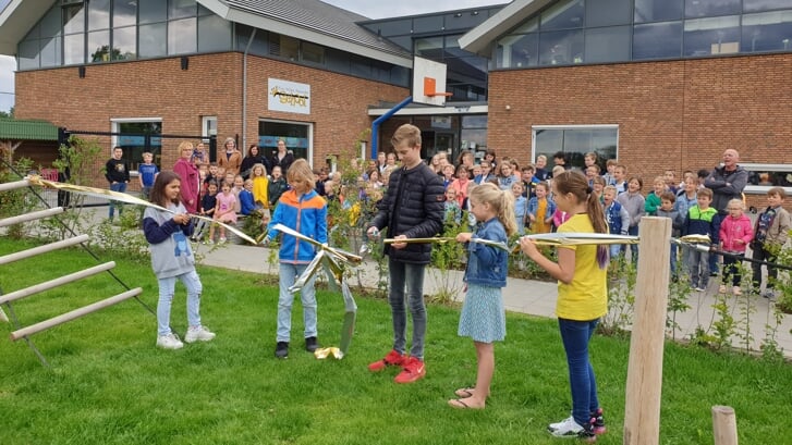 • De Prins Willem Alexanderschool in Eethen heeft in 2019 het schoolplein al voor een groot deel vergroend. 