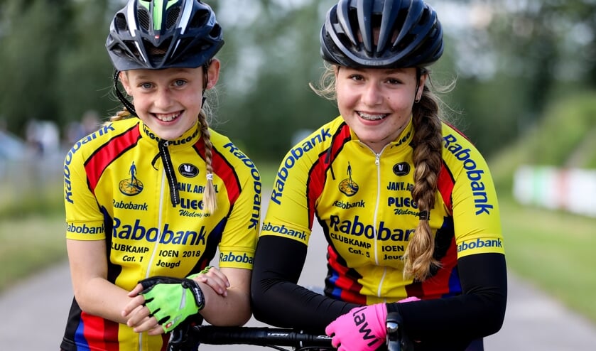• Isis Versluis en Merel Hartog.