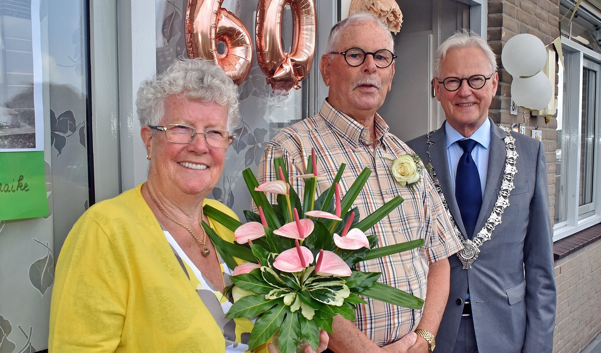 Echtpaar De Vries-Van Holten vierde op 19 juni hun 60-jarige huwelijksjubileum.