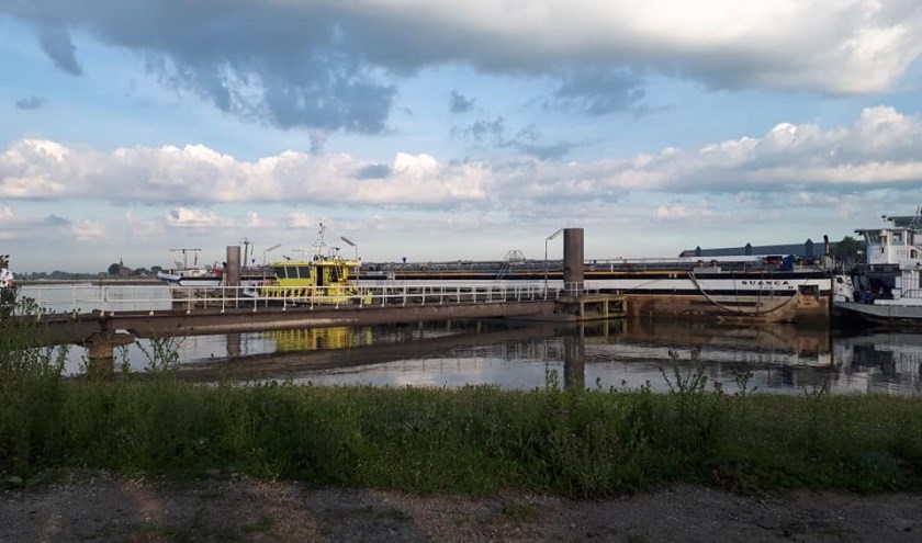 • De schepen zijn naar de calamiteitensteiger bij Haaften gevaren.