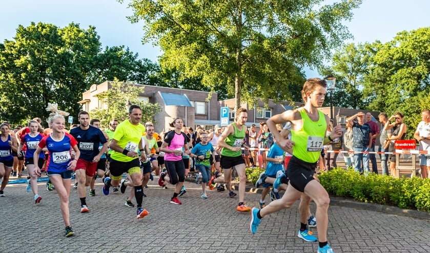 De start van de 5 kilometer van de Haastrechtloop 2019.
