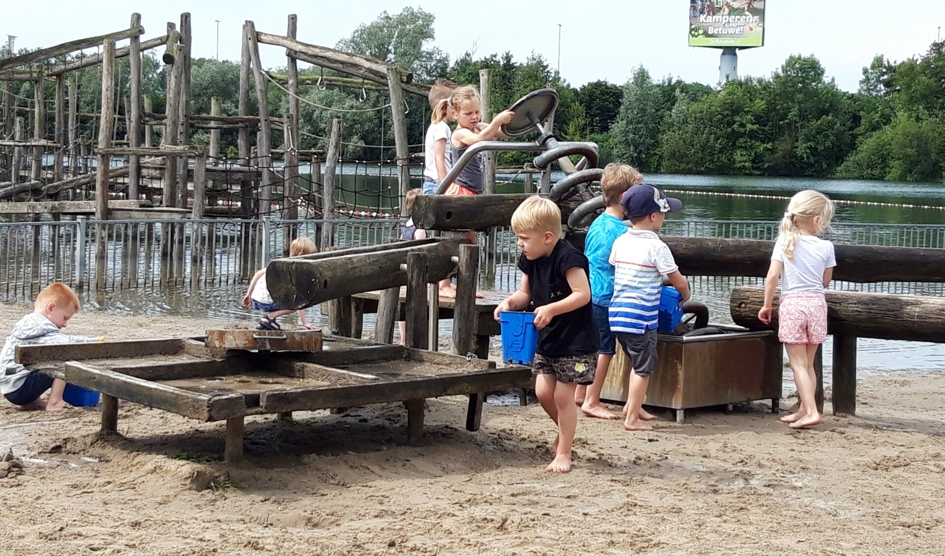 CBS Kon. Wilhelmina bezoekt camping De Rotonde in Enspijk.