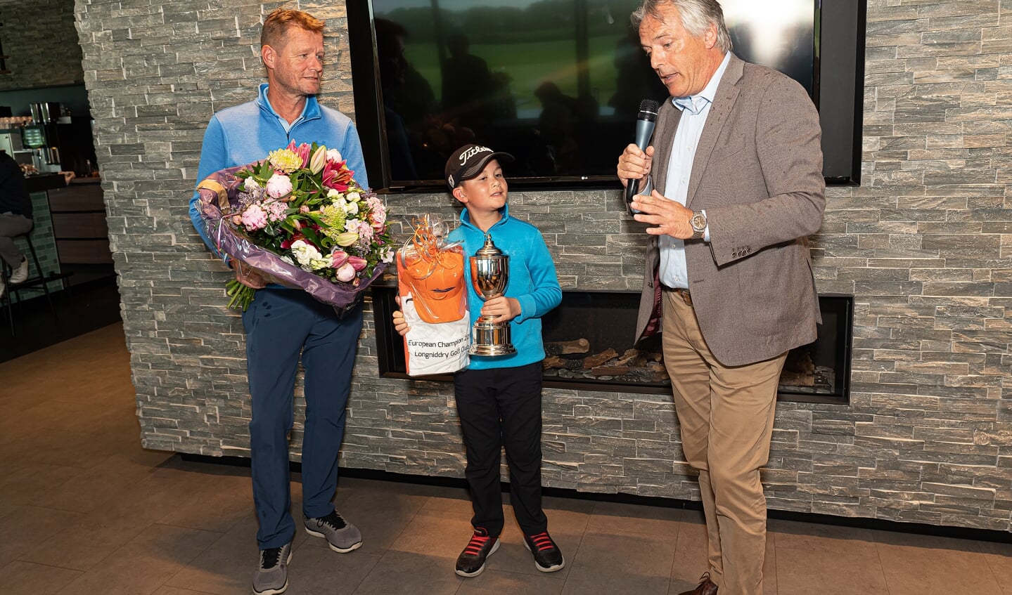 Huldiging Youp Orsel die Europees golfkampioen in de categorie jongens tot 8 jaar is geworden 