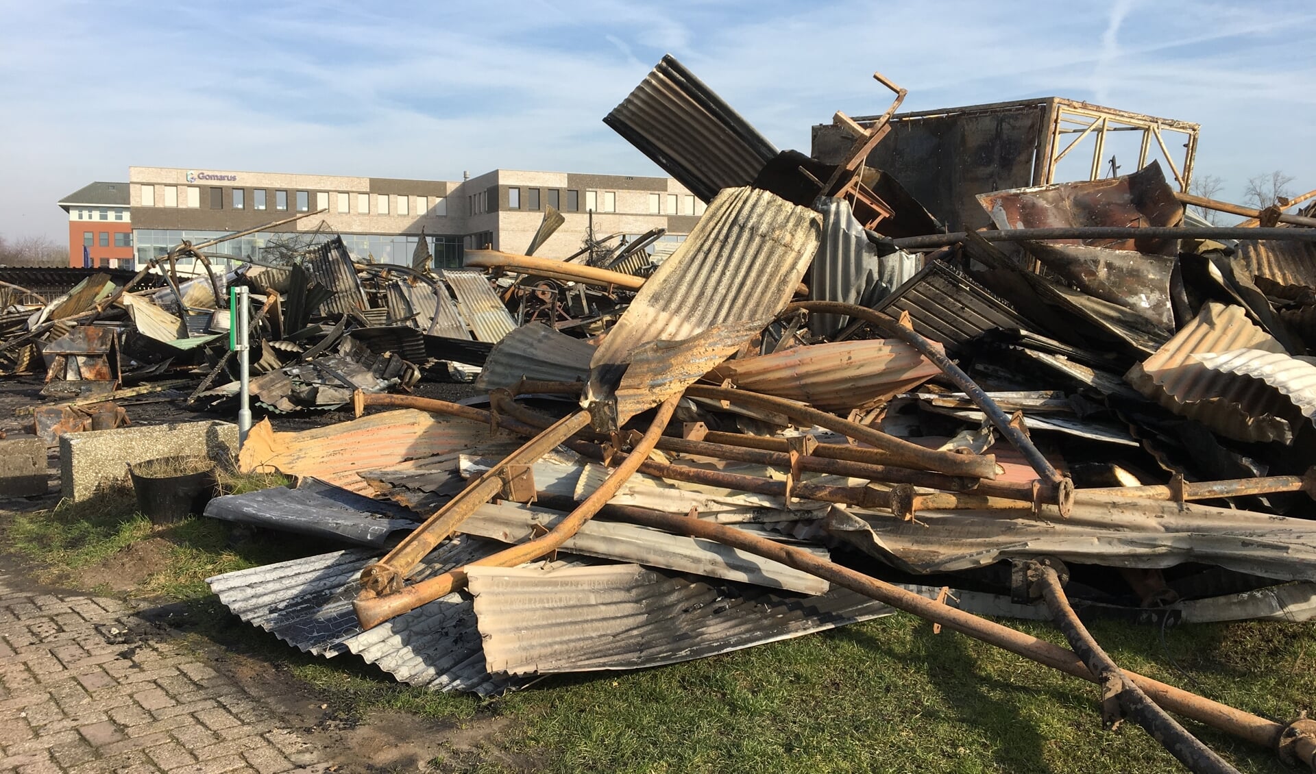 • In februari van dit jaar gingen de oude loodsen in vlammen op.