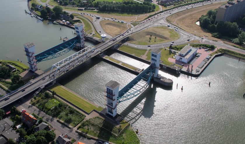 <p>• De Hollandsche IJsselkering van bovenaf.</p>