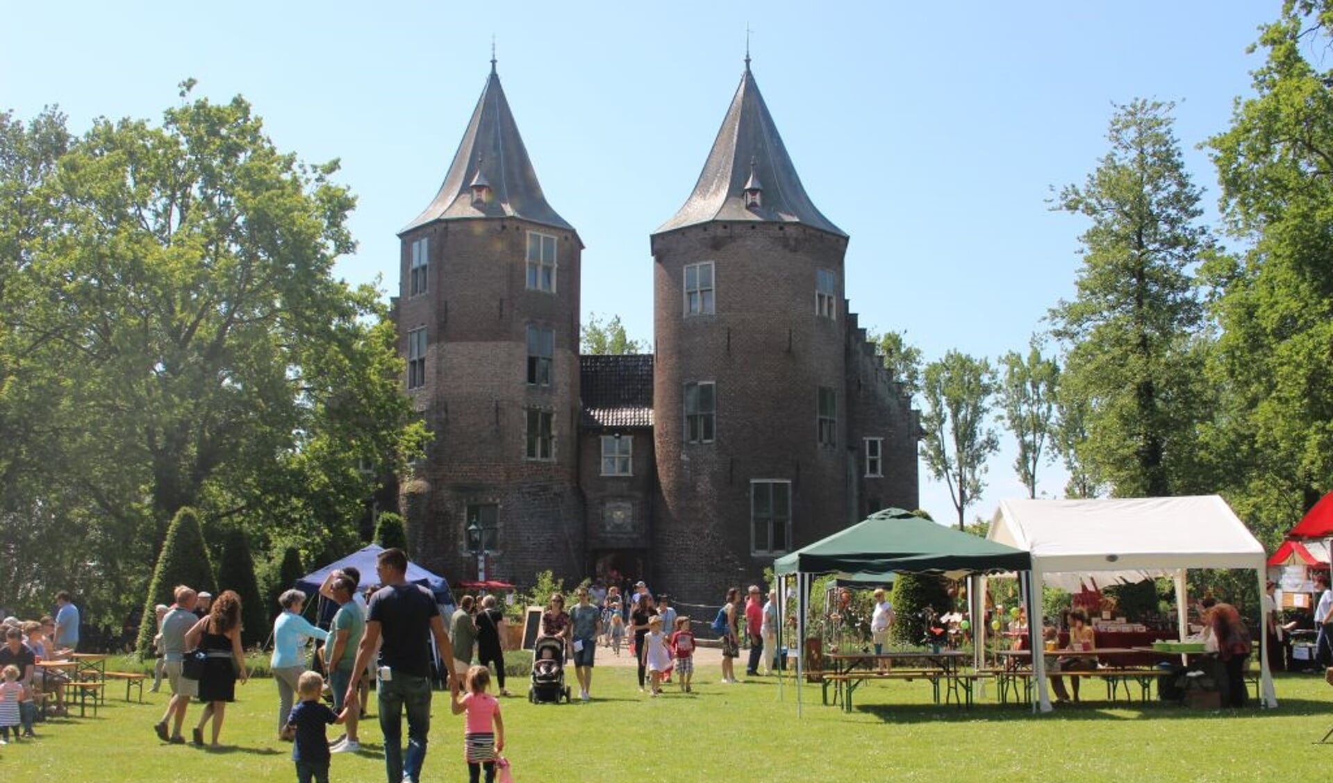 • AltenaLokaal heeft schriftelijke vragen gesteld aan het college over het kasteel in Dussen.