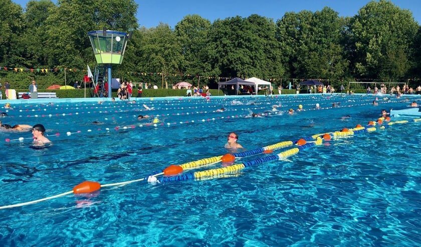 • Een eerdere zwemvierdaagse in de Doetsekom.